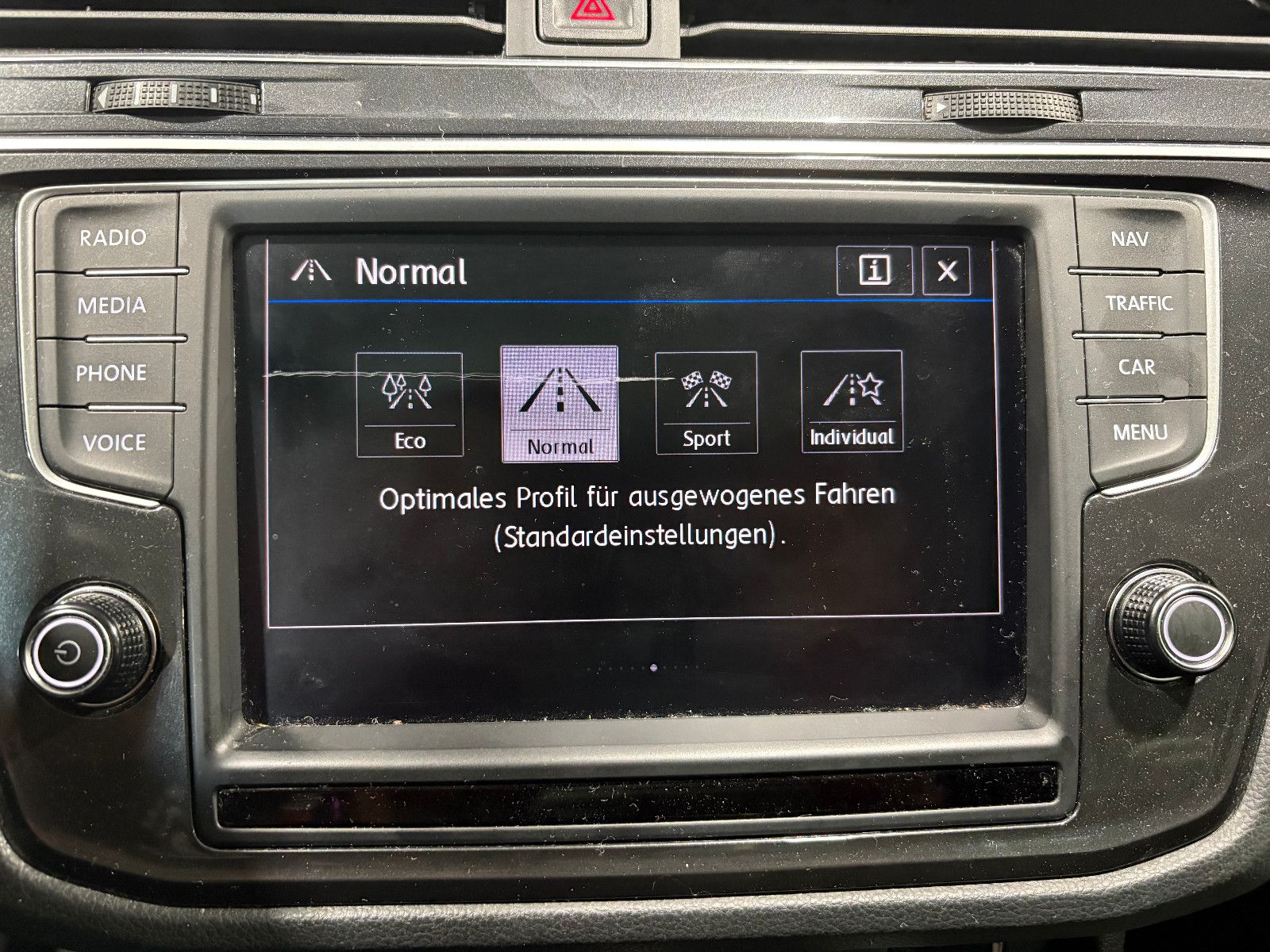 Fahrzeugabbildung Volkswagen Tiguan Highline BMT/4Motion/PANO/ACC/KAMERA/NAVI