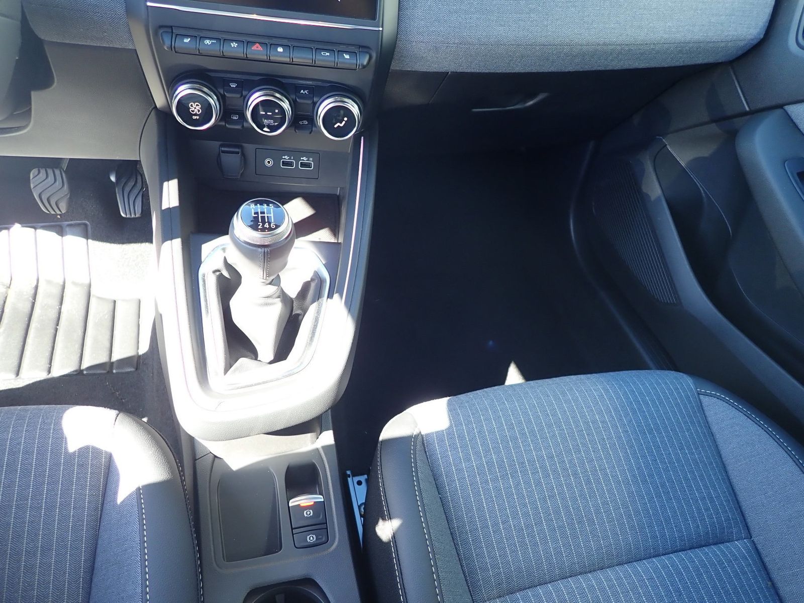 Fahrzeugabbildung Renault Clio Techno TCe 90