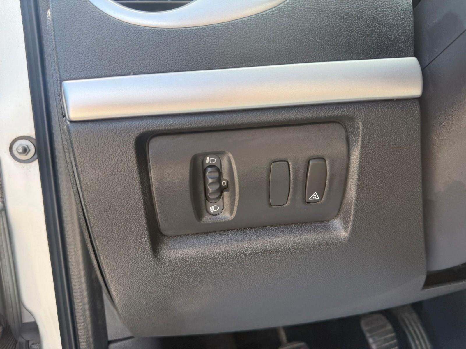 Renault Clio 2012 — photo 13
