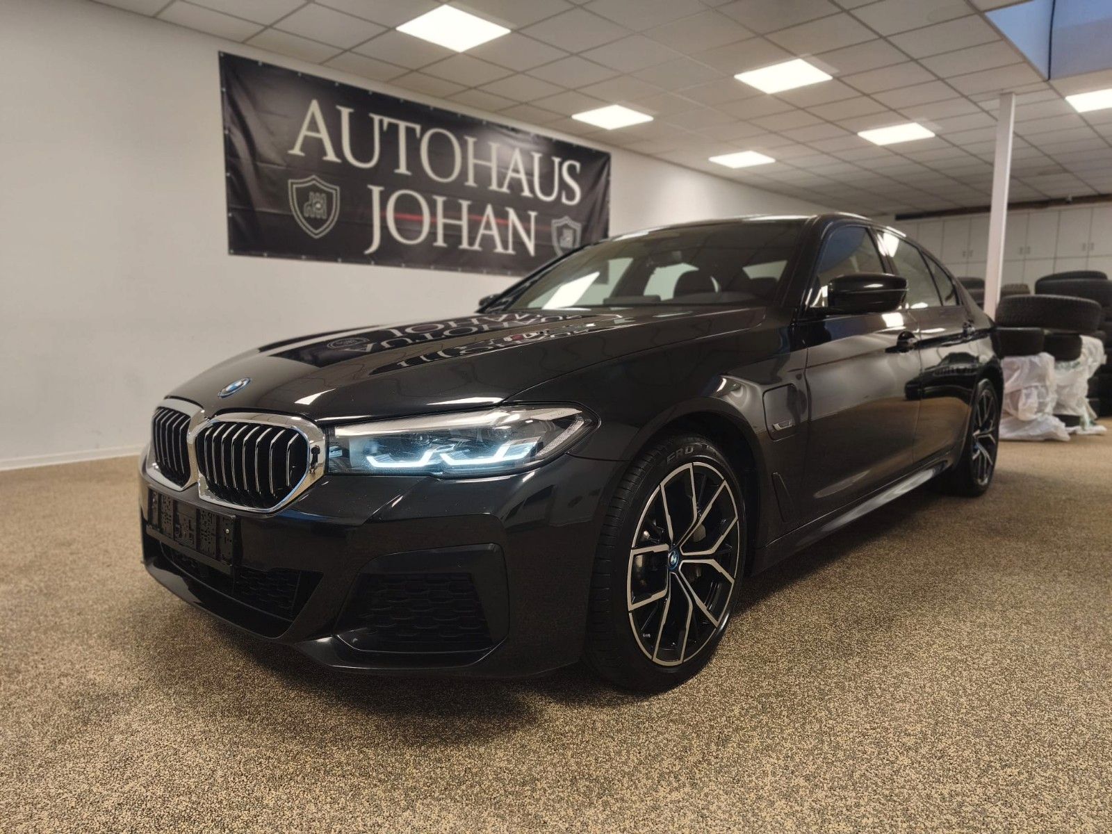 BMW 530e M PAKET/LIMO/KEYLESS/AMBIENTE/MEMORY/VOLL imagem 3
