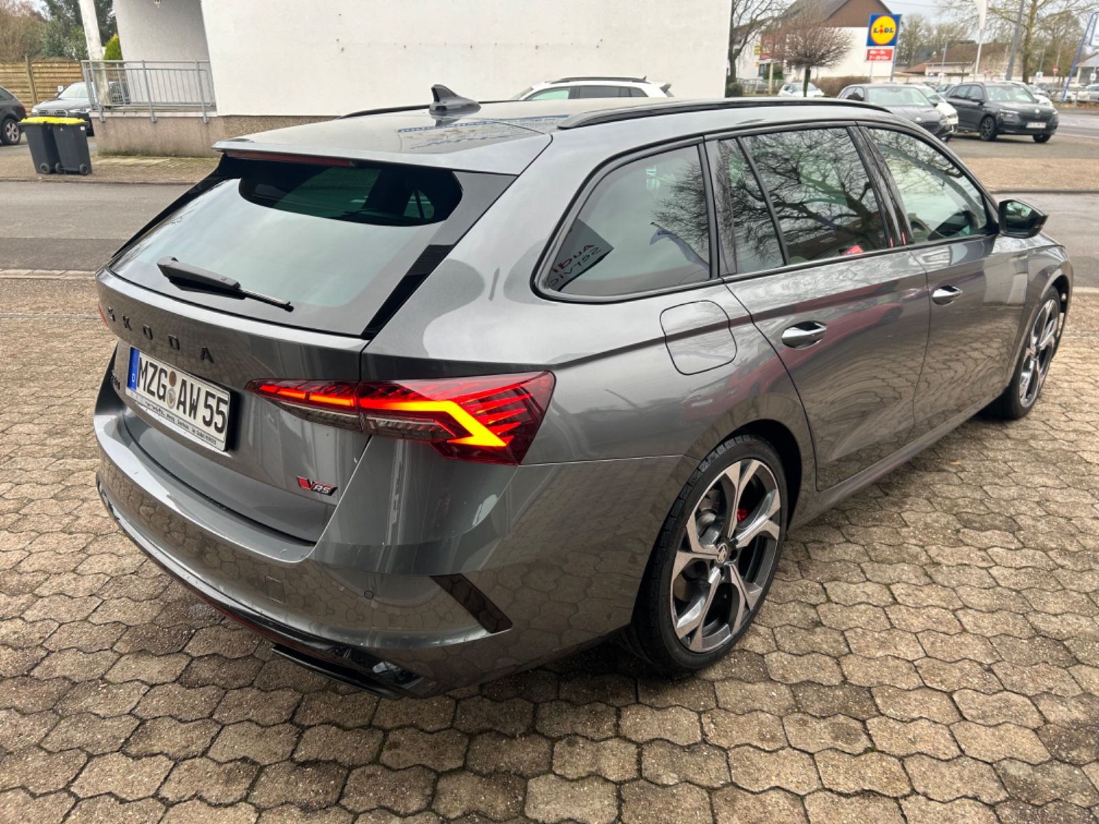 Fahrzeugabbildung SKODA Octavia 2.0 TSI DSG RS Combi AHK Navi Area View