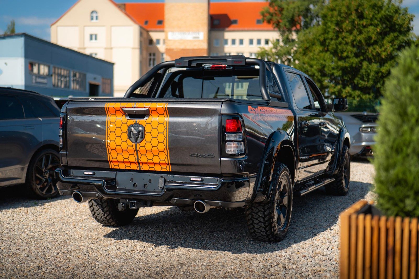 Fahrzeugabbildung Dodge RAM 5.7 V8 HEMI 4x4 OFFROAD Night Limited 19%