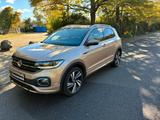 Volkswagen T Cross R Line DSG TSI Vollausstattung - mit Benzin-Antrieb: Beige, mit Android Auto, mit Klimaanlage