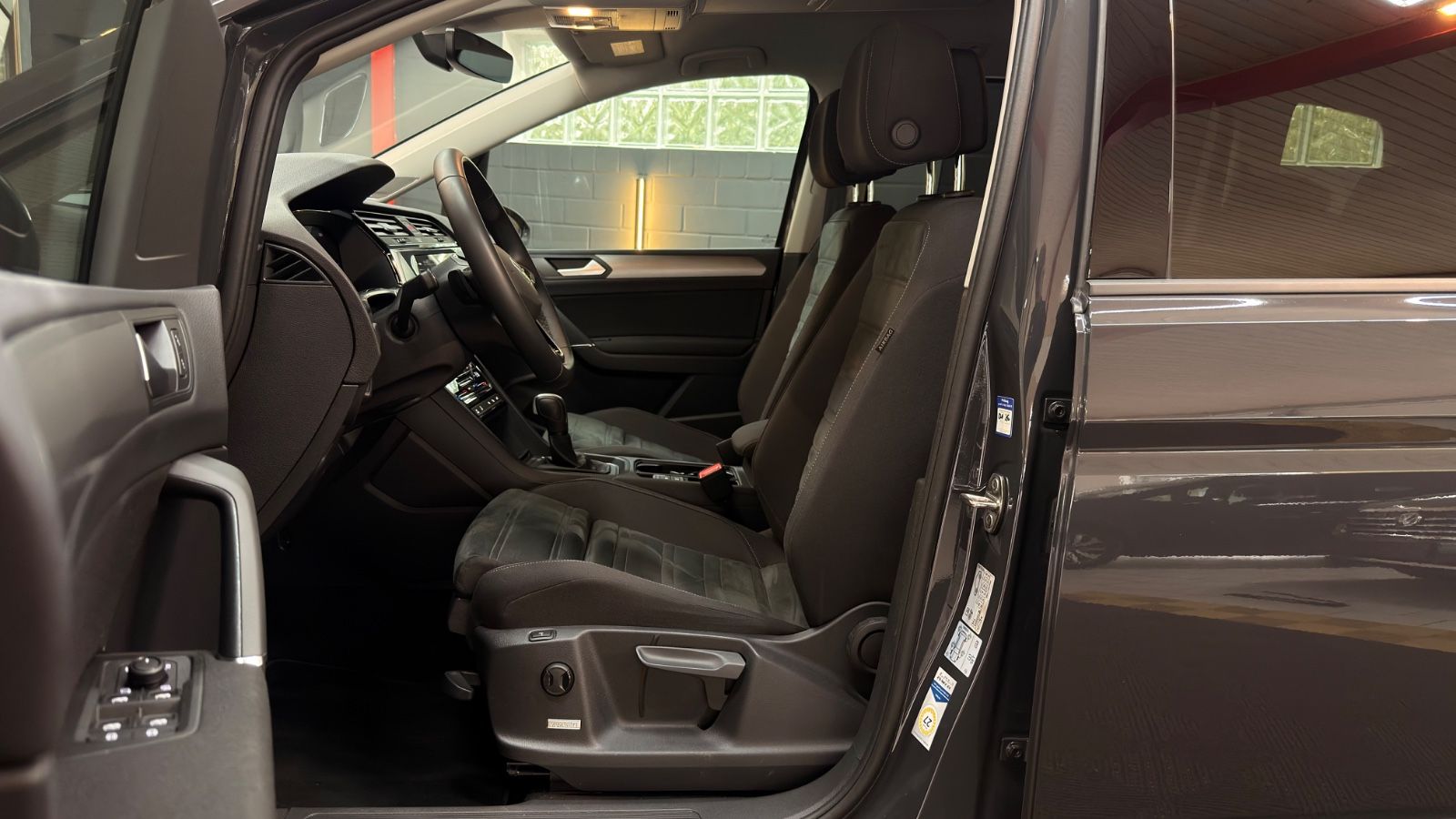 VW Touran Touran Highline AHK|Dynaudio|Massage|7-Si|Kamera Vorschau 24