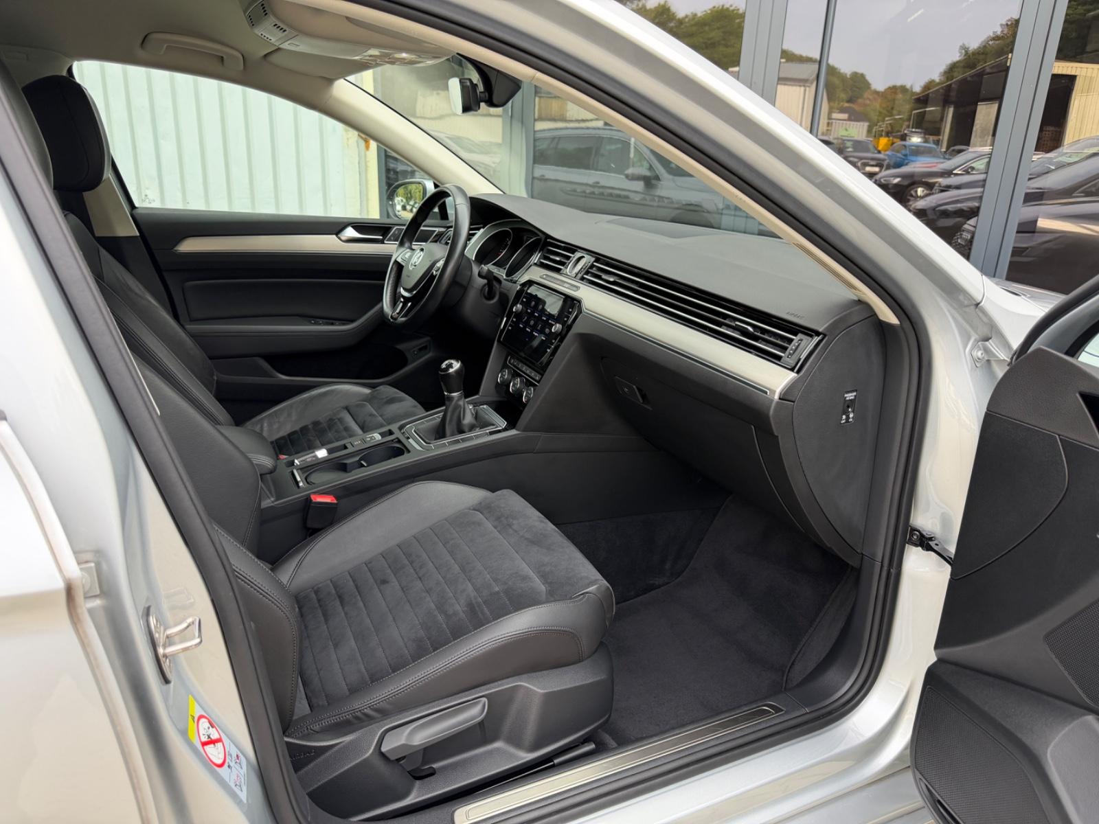 Volkswagen Passat Variant Highline/2,0 TDI 150PS/88120km/!