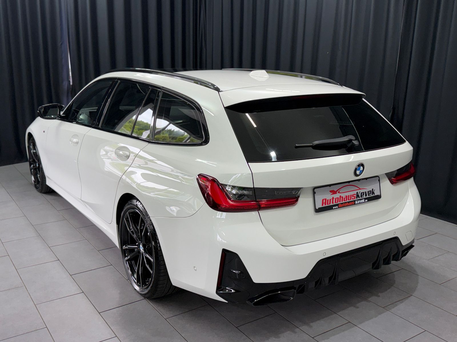 Fahrzeugabbildung BMW M340i xDrive Touring LCI |H/K|360°|PANO|HuD