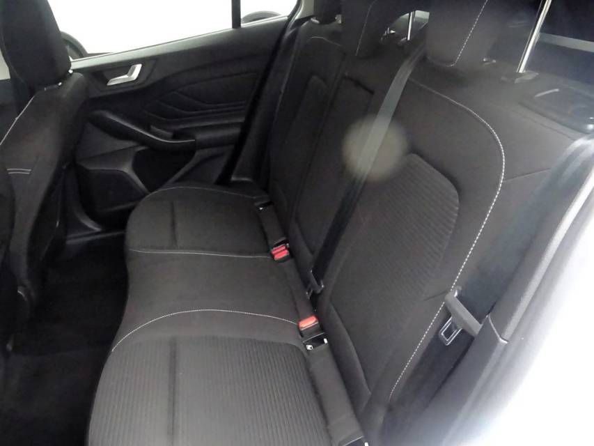 Fahrzeugabbildung Ford Focus Turnier 1.0 EcoBoost Automatik  Titanium