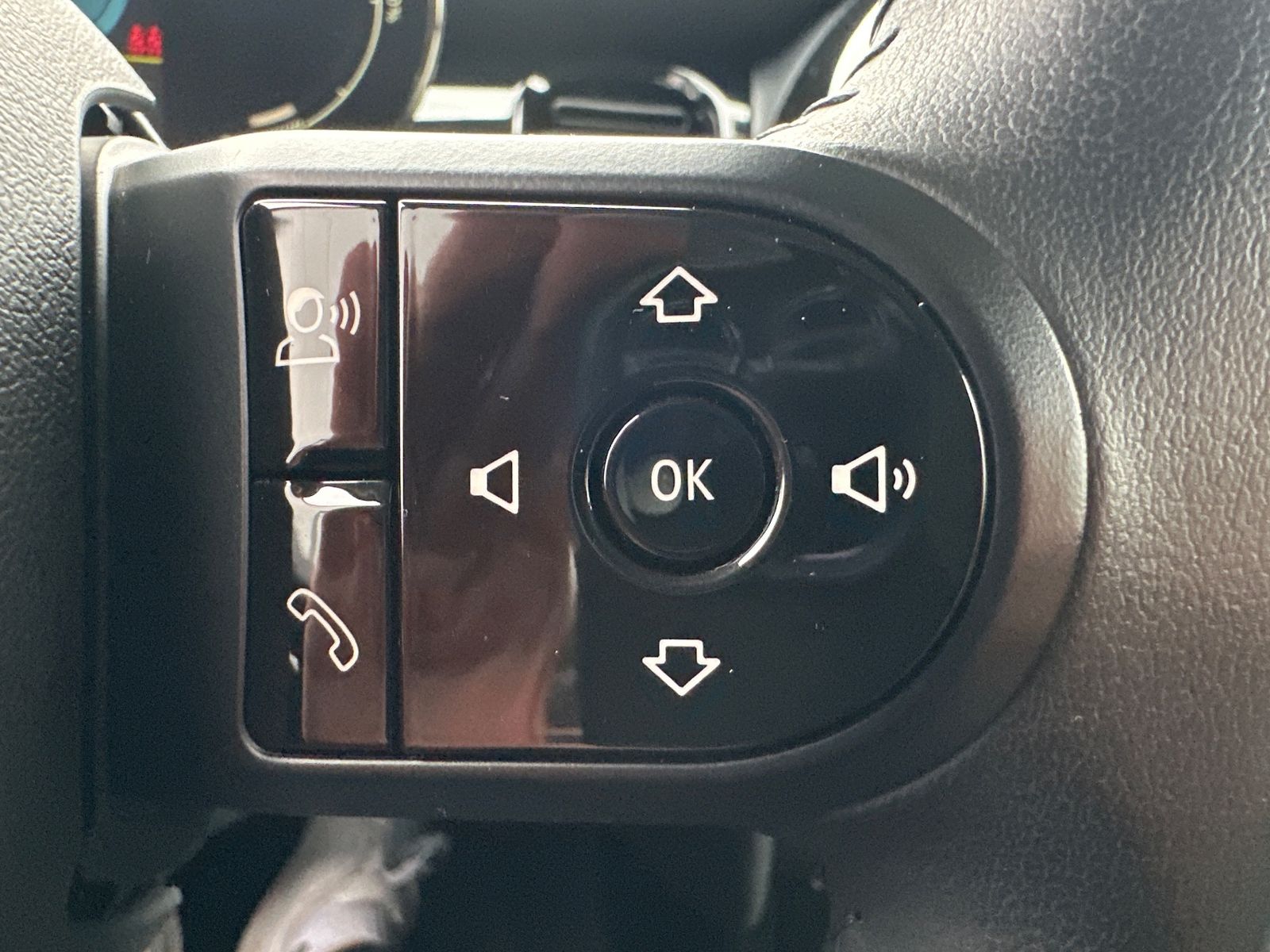 Fahrzeugabbildung MINI Cooper SE Classic Trim NAV+LED+SHZ+KEYLESS