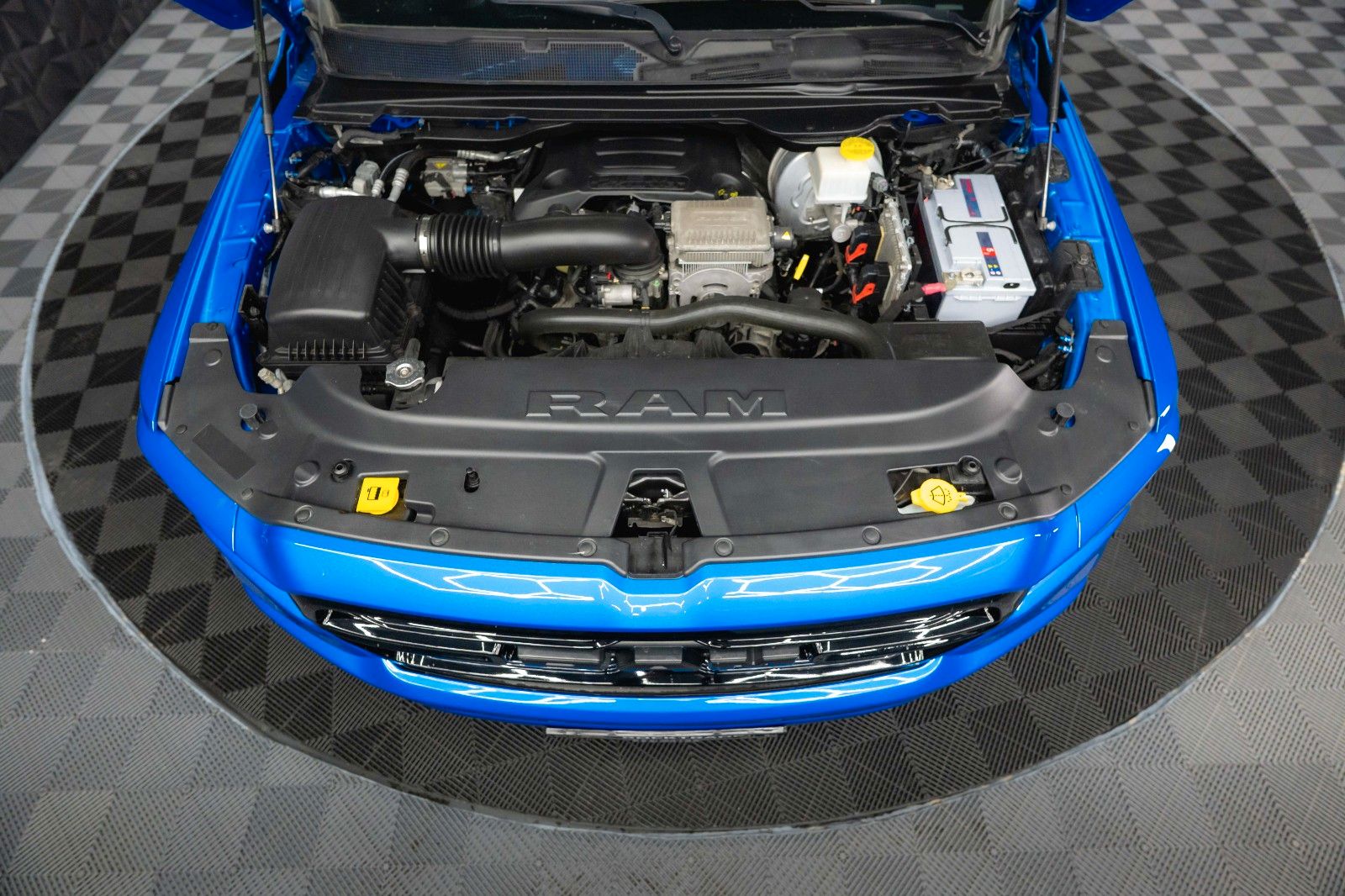 Fahrzeugabbildung Dodge RAM 5.7 V8 HEMI 4x4 LARAMIE Offroad Night LED