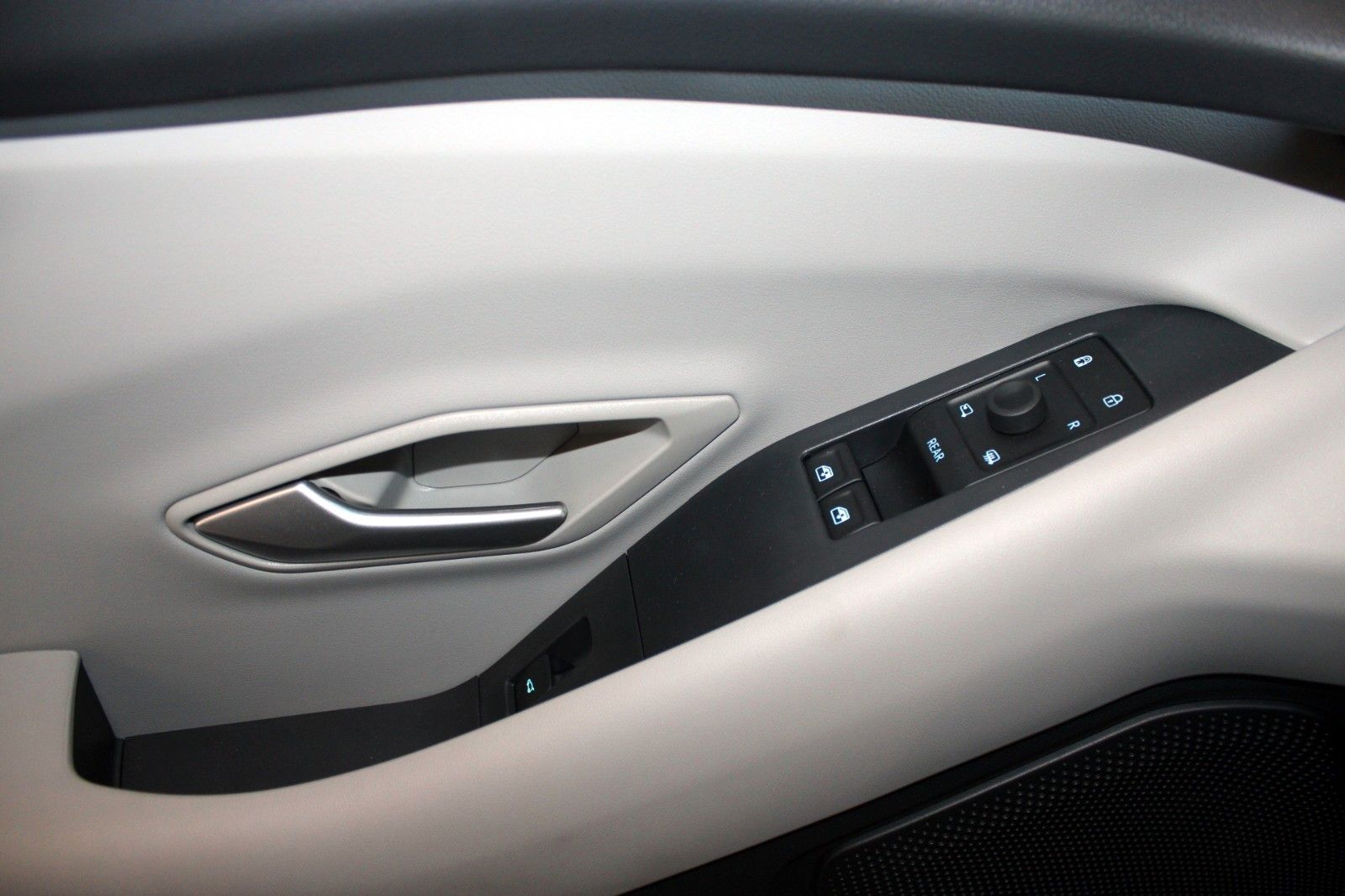 Fahrzeugabbildung Ford Explorer BEV Extended Range  RWD Premium mit AHK