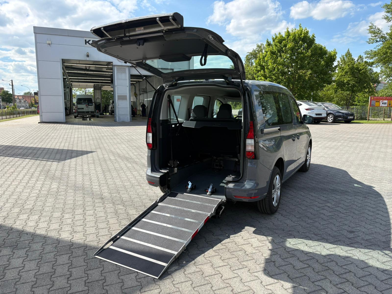 Volkswagen Caddy Basis Rollstuhlrampe BTW Kirchhoff Klima
