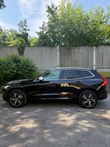 Volvo 2.0 D4 R Design LED PANO Head-Up Keyless Garage - Volvo XC60 in Solingen