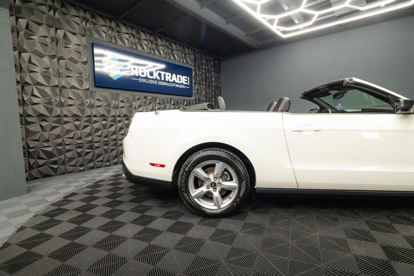 Fahrzeugabbildung Ford Mustang 3.7 V6 GT Cabrio | TÜV 2028 | 4Season