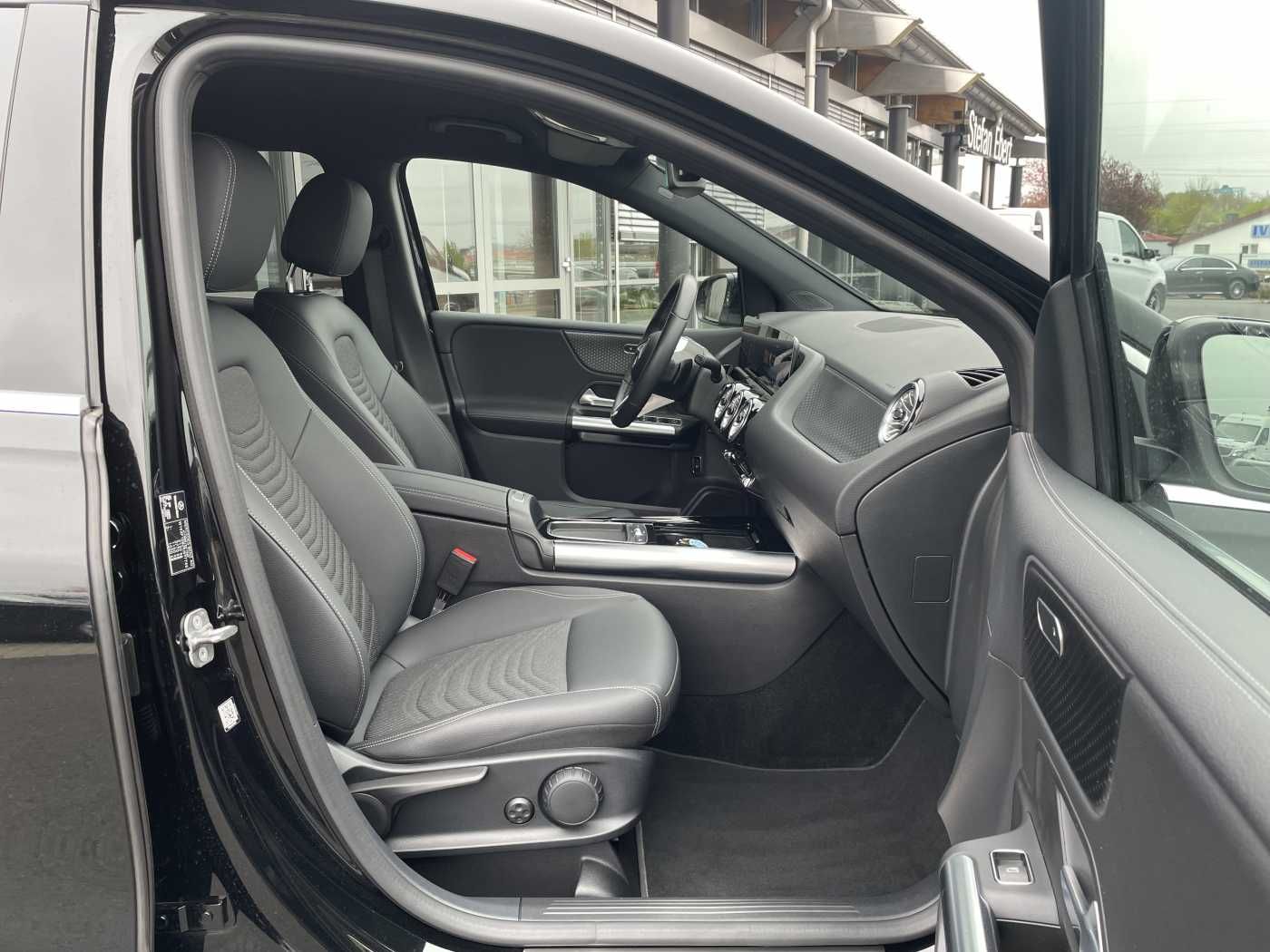 Fahrzeugabbildung Mercedes-Benz B 220 d Progressive AHK+R-Kamera+LED +MBUX+Ambie
