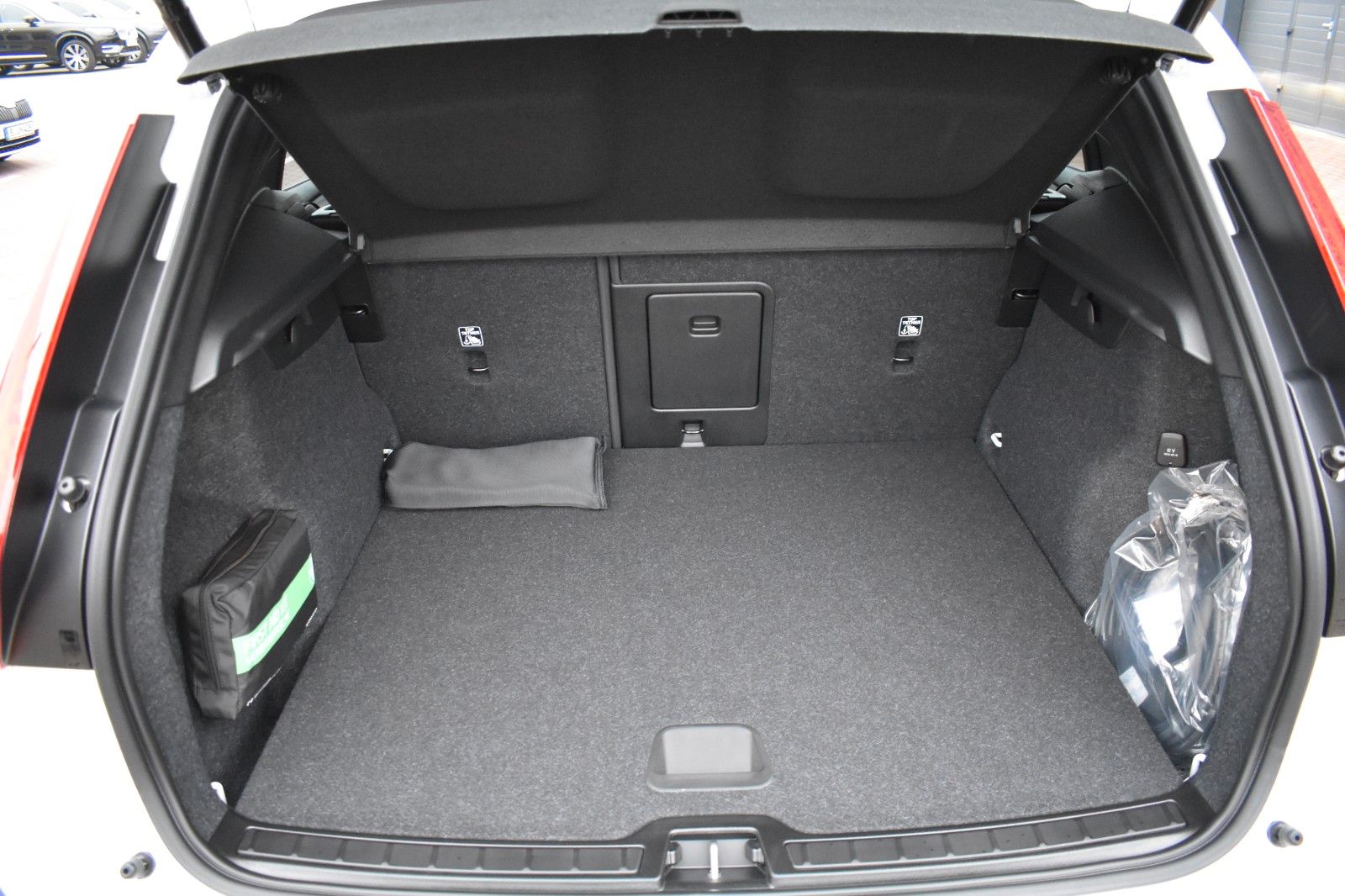 Fahrzeugabbildung Volvo XC40 T5 Recharge 2WD Plus Dark*RFK*H&K*ACC