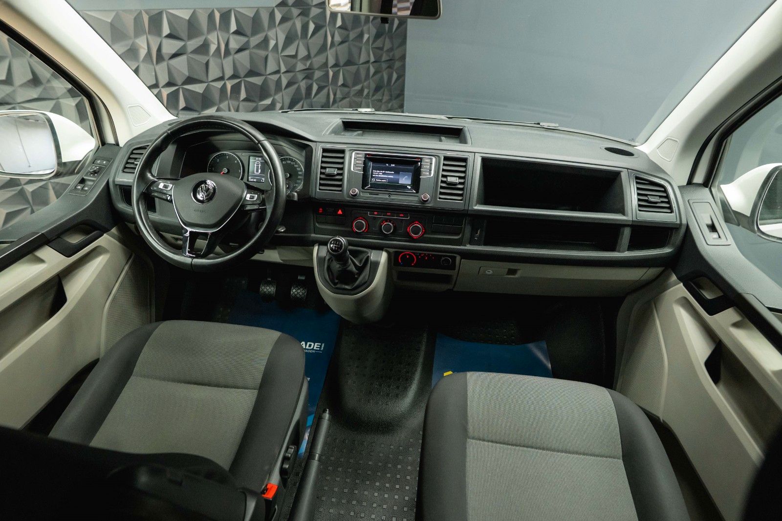 Fahrzeugabbildung Volkswagen T6 Transporter Kombi 8 Sitze *Klima*TÜV Neu*