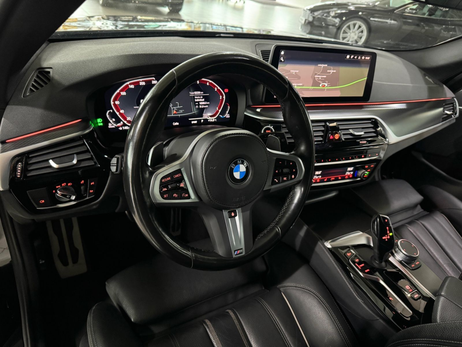 Fahrzeugabbildung BMW 520d M Sport Kamera HiFi DAB DisplayKey Komfort