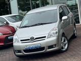 Toyota Corolla Verso 2.2 D-CAT Sol 7-Sitzer/KLIMA/AHK - Toyota Corolla Verso aus 2007 mit Diesel-Antrieb