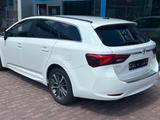 Toyota Avensis 1,8-l D T. Sports Team Standheizung... - Toyota Avensis: 1.8