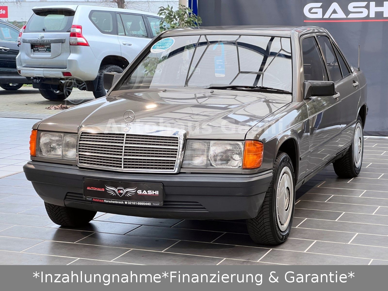 Fahrzeugabbildung Mercedes-Benz 230*1.Hand*Oldtimer H-Kennzeichen*5.Gang*Servo*