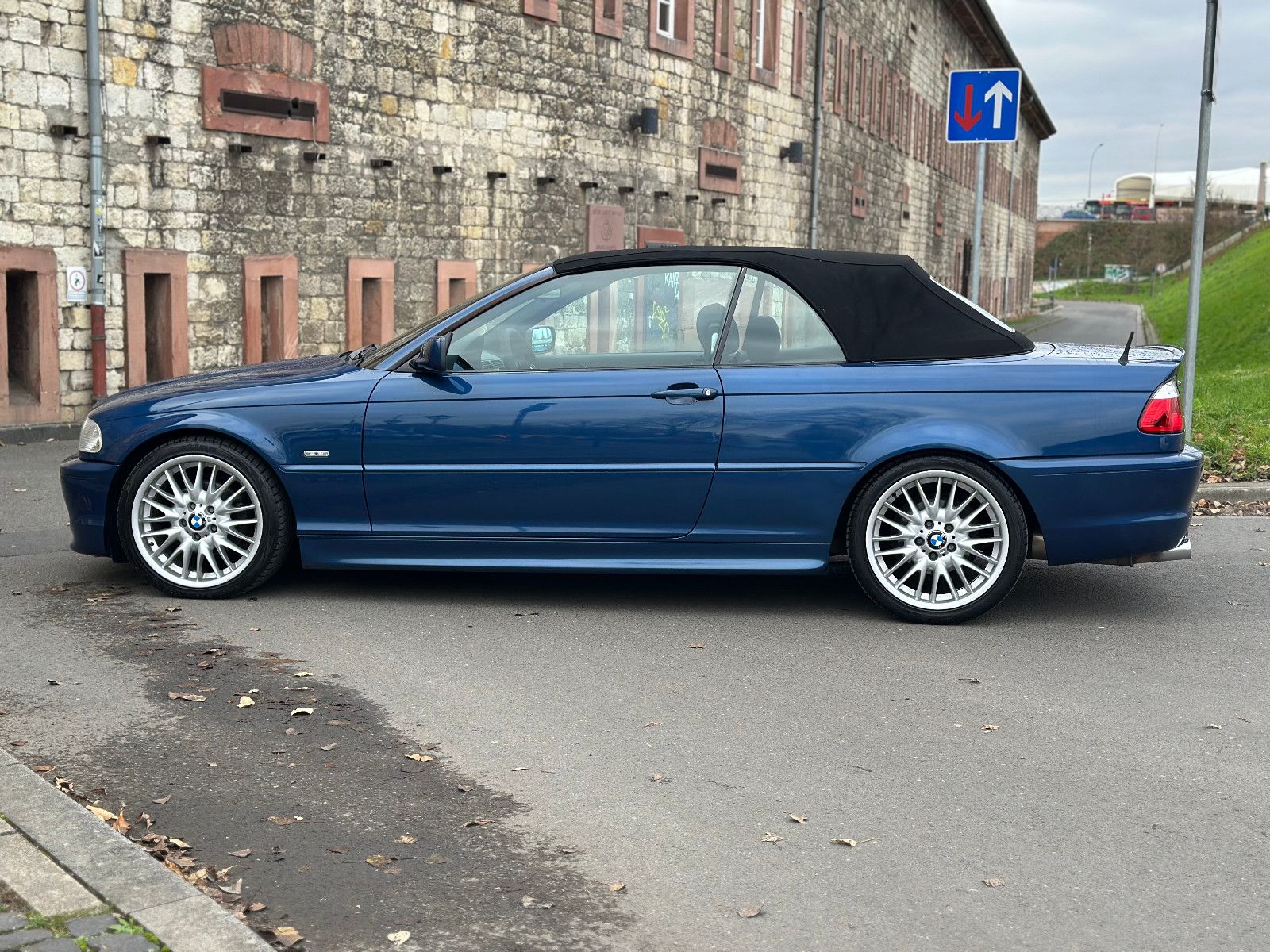 Fahrzeugabbildung BMW 318 CI CABRIO E46 M-SPORTPAKET PDC REMUSAUSPUFF