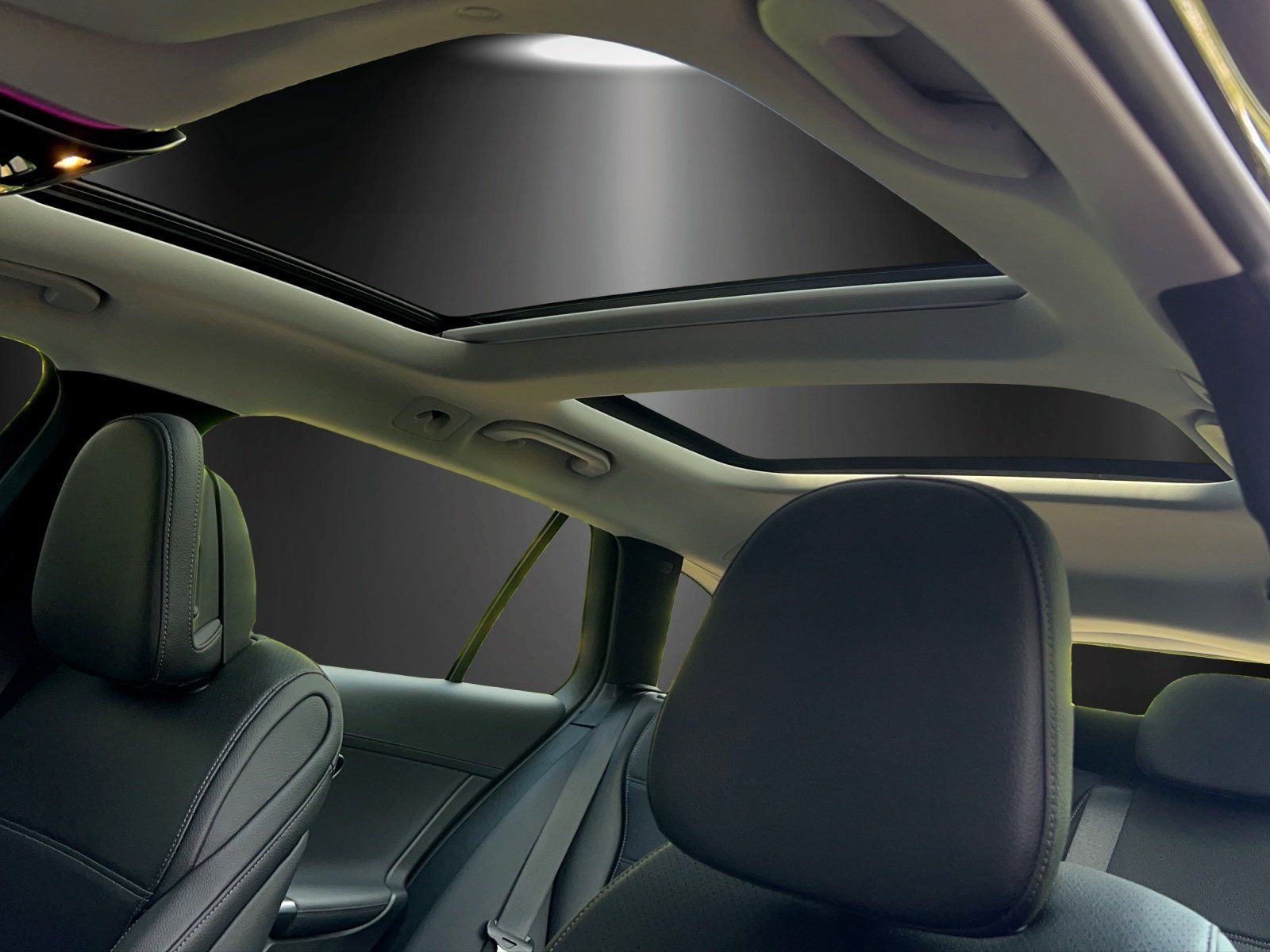 Fahrzeugabbildung Mercedes-Benz C 300 e T-Modell+Avantgarde+PSD+LED+Kamera+18''