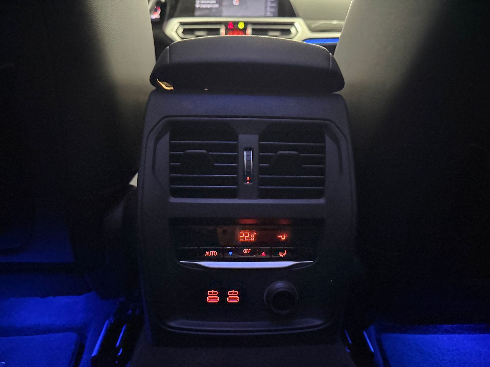 Fahrzeugabbildung BMW 320 i SPORT LINE/LED/DAB/KAMERA/VRTL COCKPIT/ACC