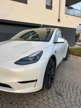 Tesla Model Y Performance Dual Motor AWD Performance - Tesla Model Y: Limousine