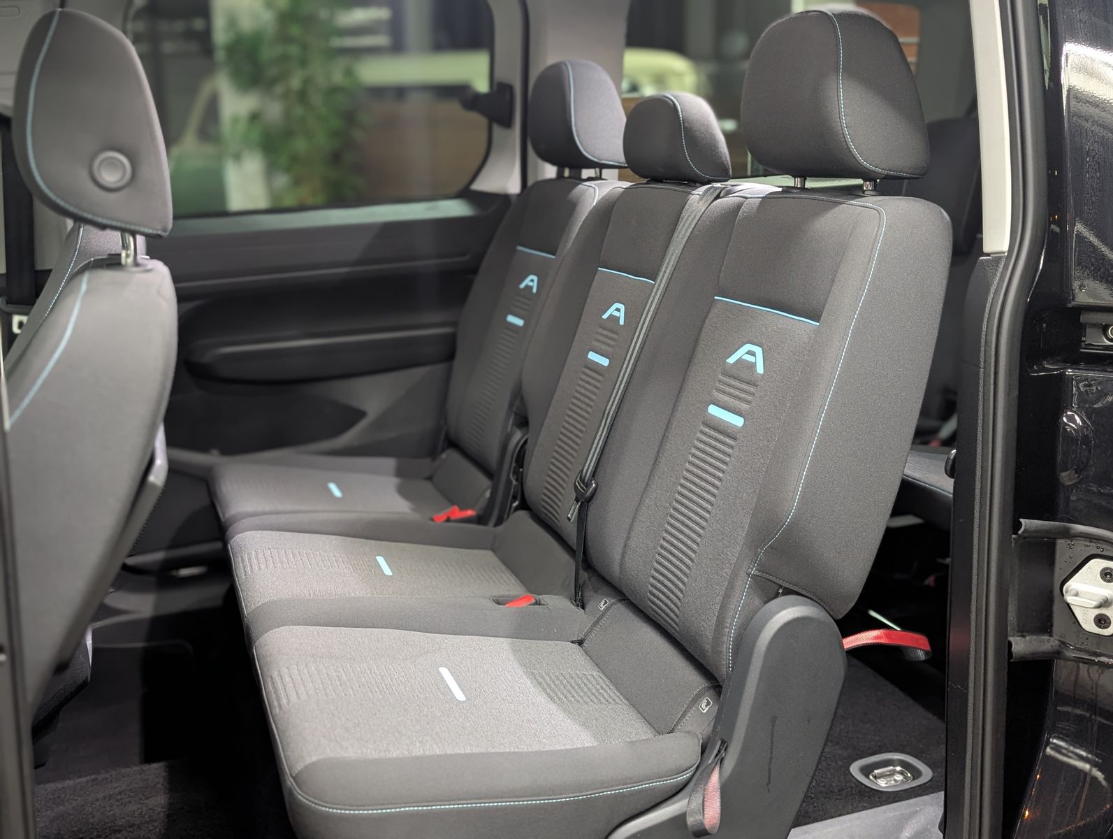 Fahrzeugabbildung Ford Tourneo Connect L2 Active 7-SI Bi-LED PANO AHK K