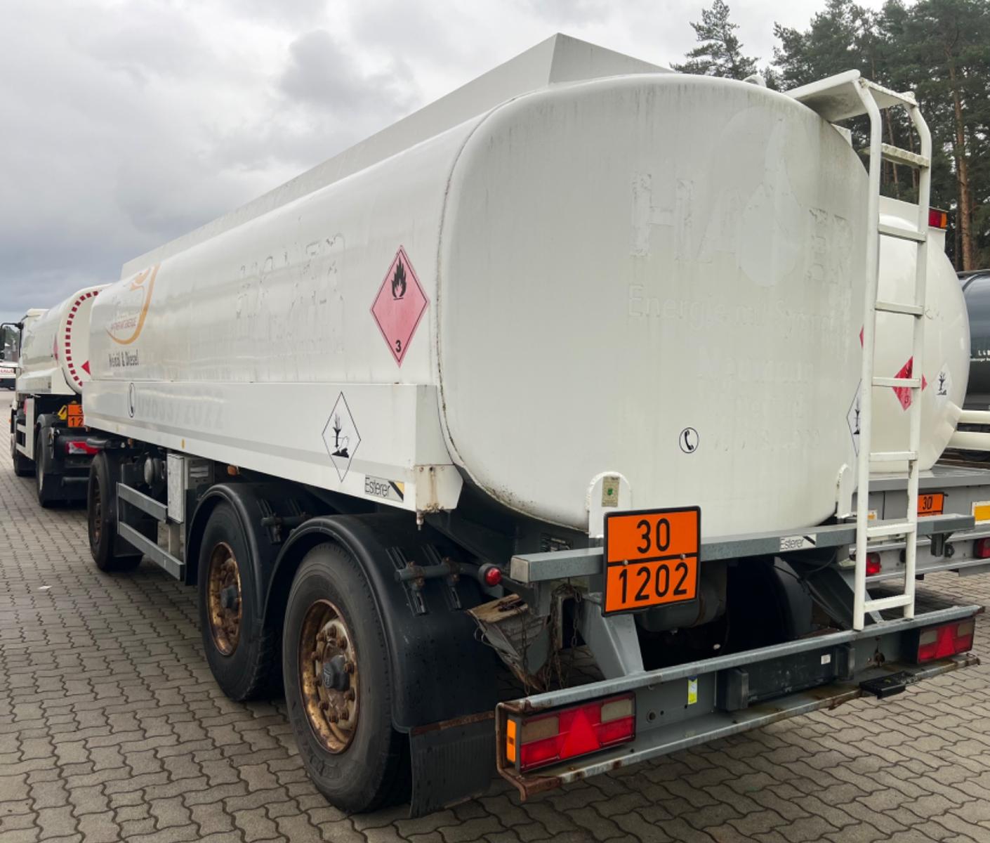 Andere Esterer 3 Achs Tankanhänger 22.650 Liter
