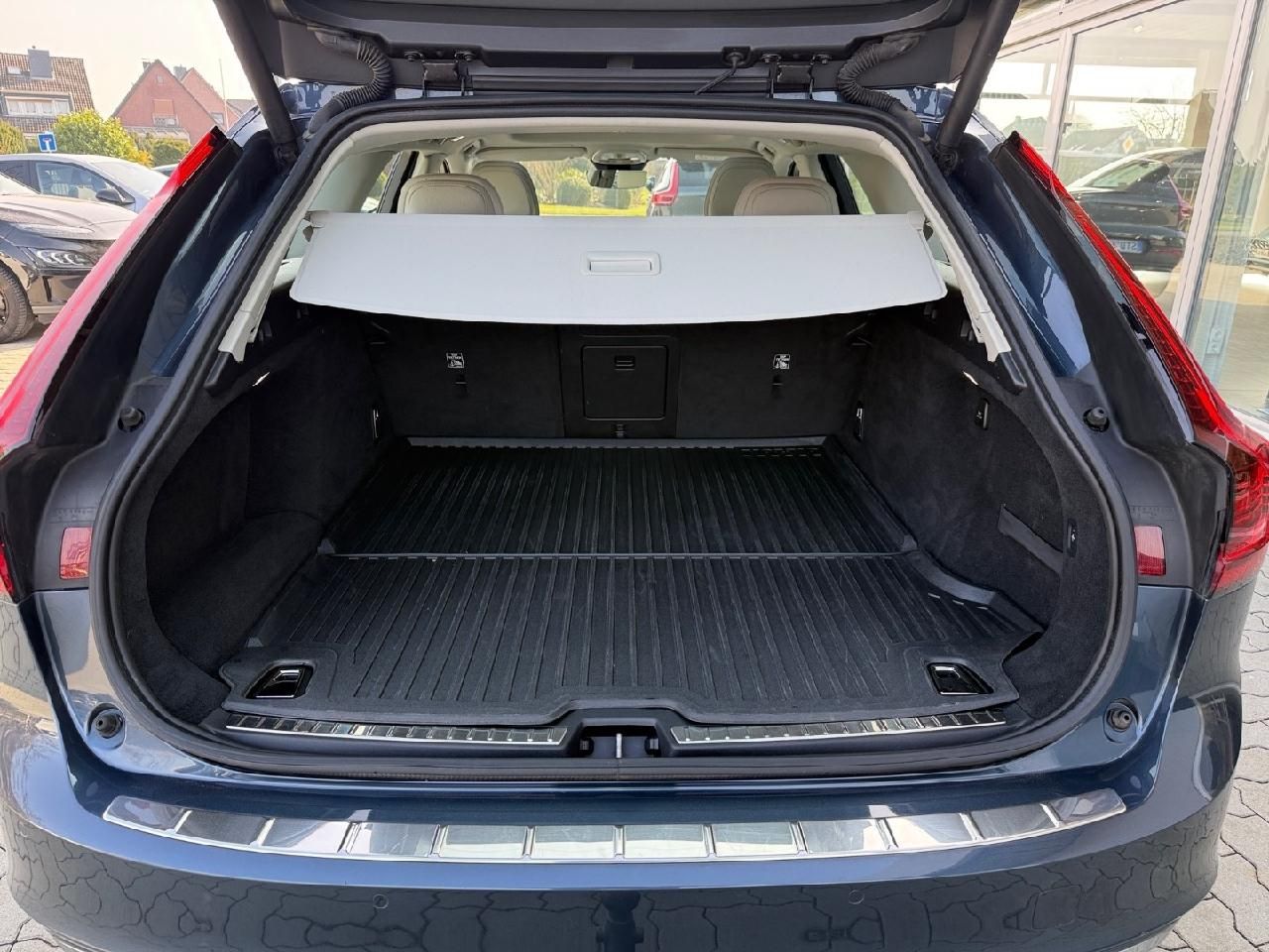 Fahrzeugabbildung Volvo V90 Kombi Ultimate Bright Recharge Plug-In Hybri