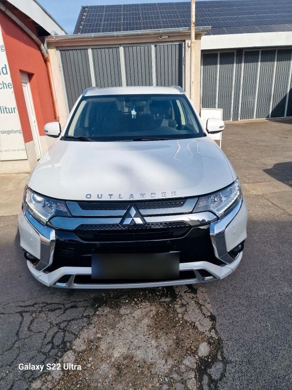 Image of Mitsubishi Outlander