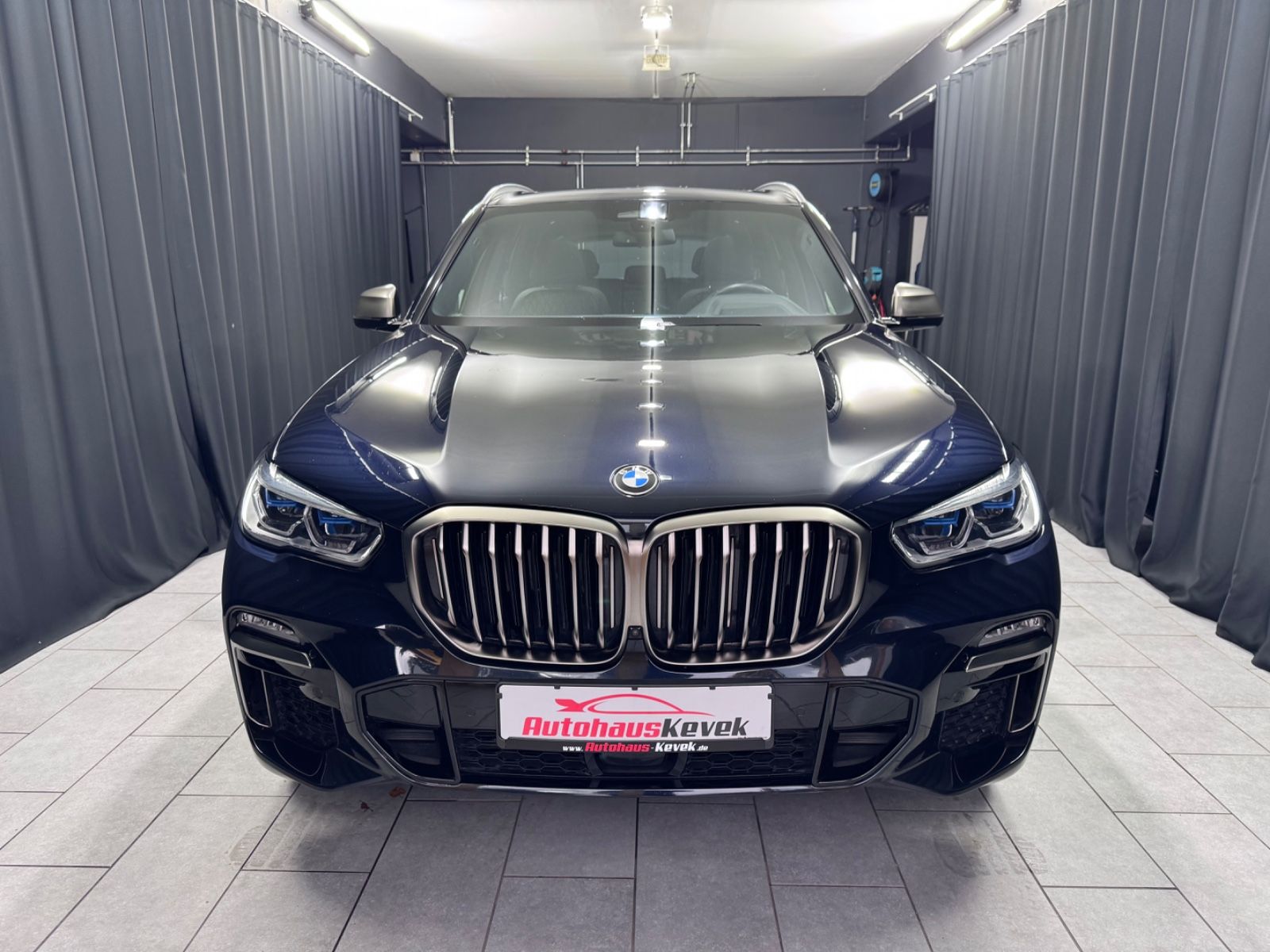 Fahrzeugabbildung BMW X5 M50d |LUFT|LASER|22-ZOLL|PANO|HEAD-UP|AHK