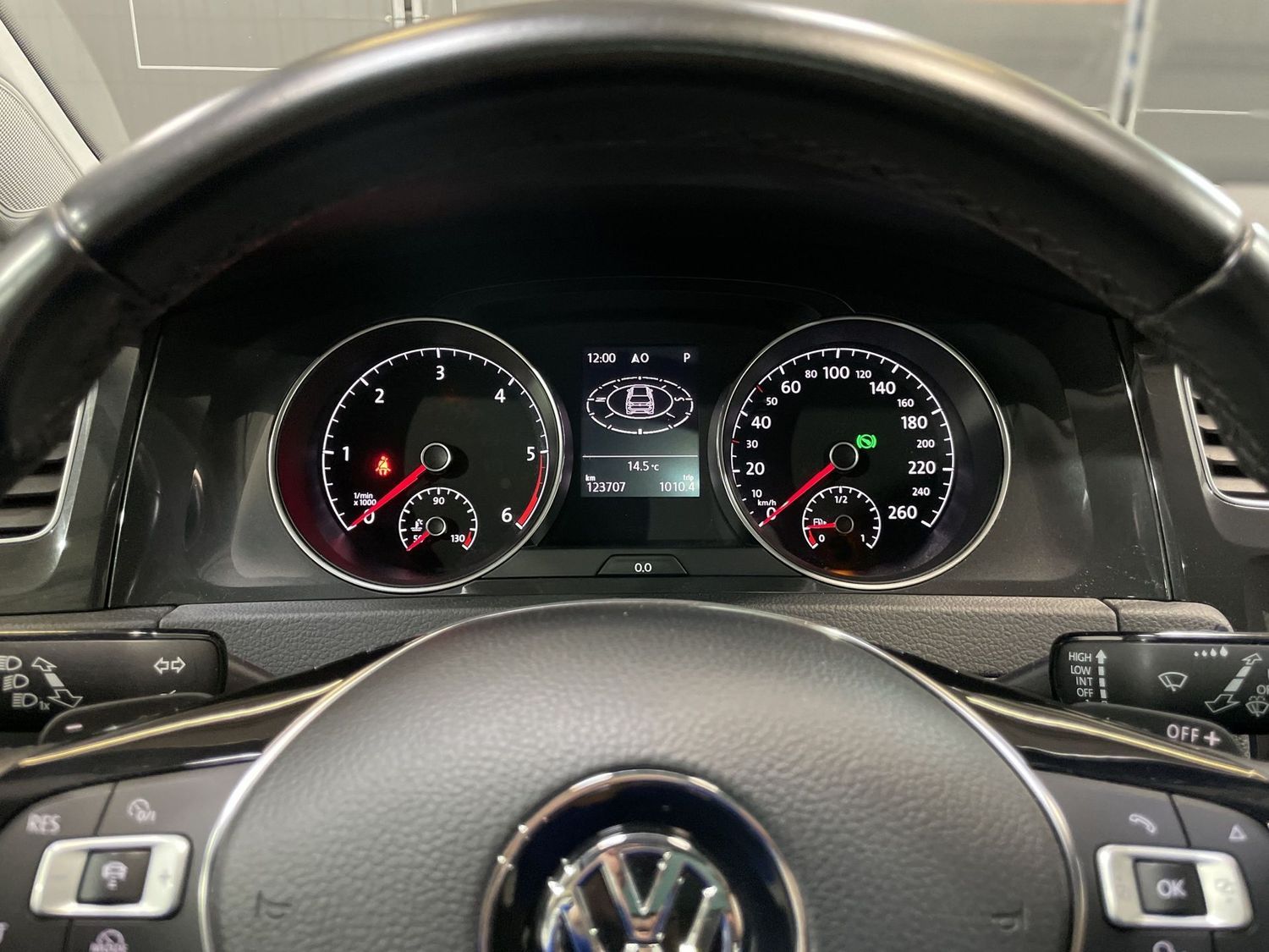 Fahrzeugabbildung Volkswagen Golf 1.6 TDI Comfortline DSG#LED#Pano#ACC#AHK