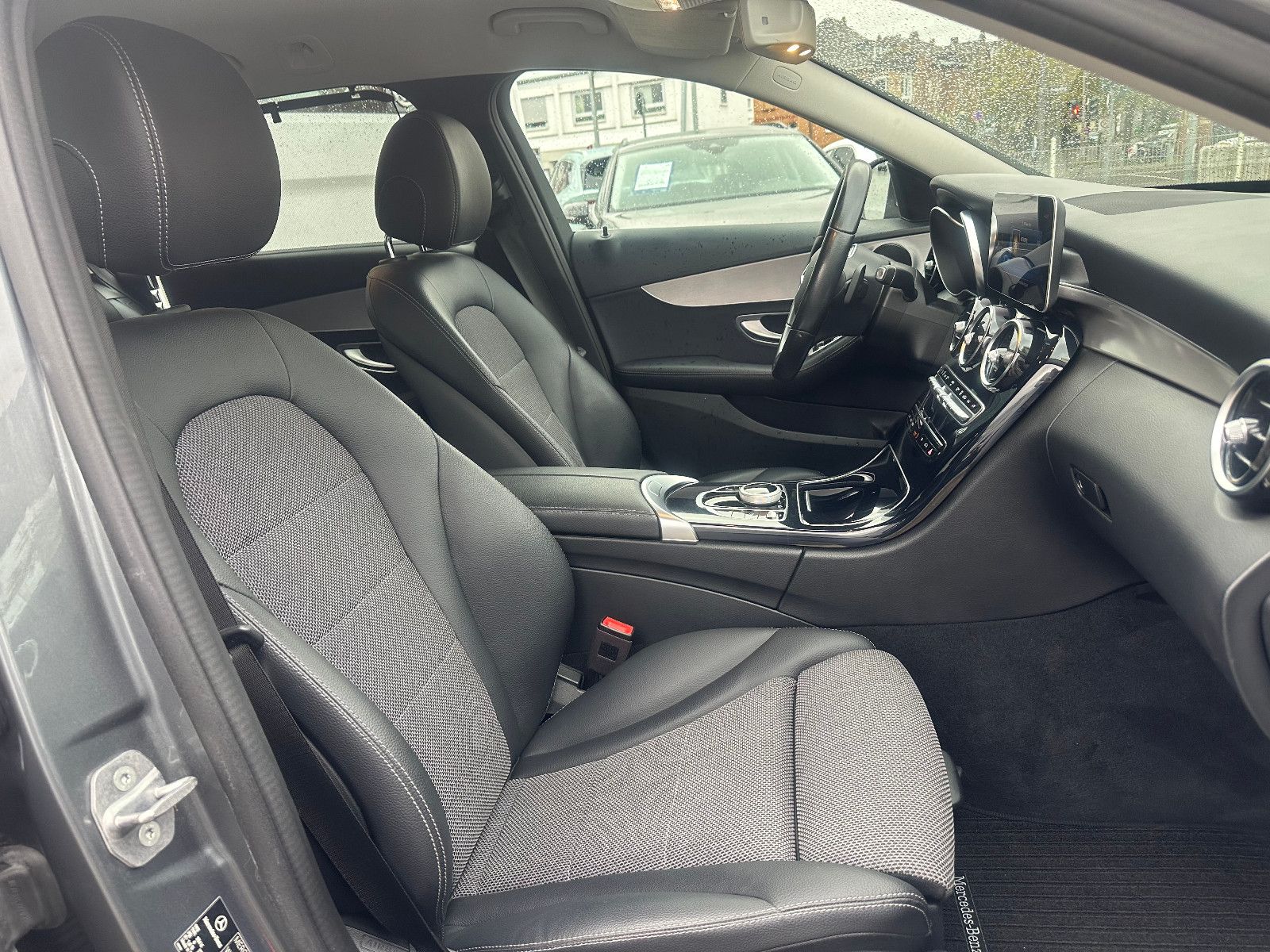 Fahrzeugabbildung Mercedes-Benz C 300 T de AVANTGARDE*1.HAND+AHK+VM.*