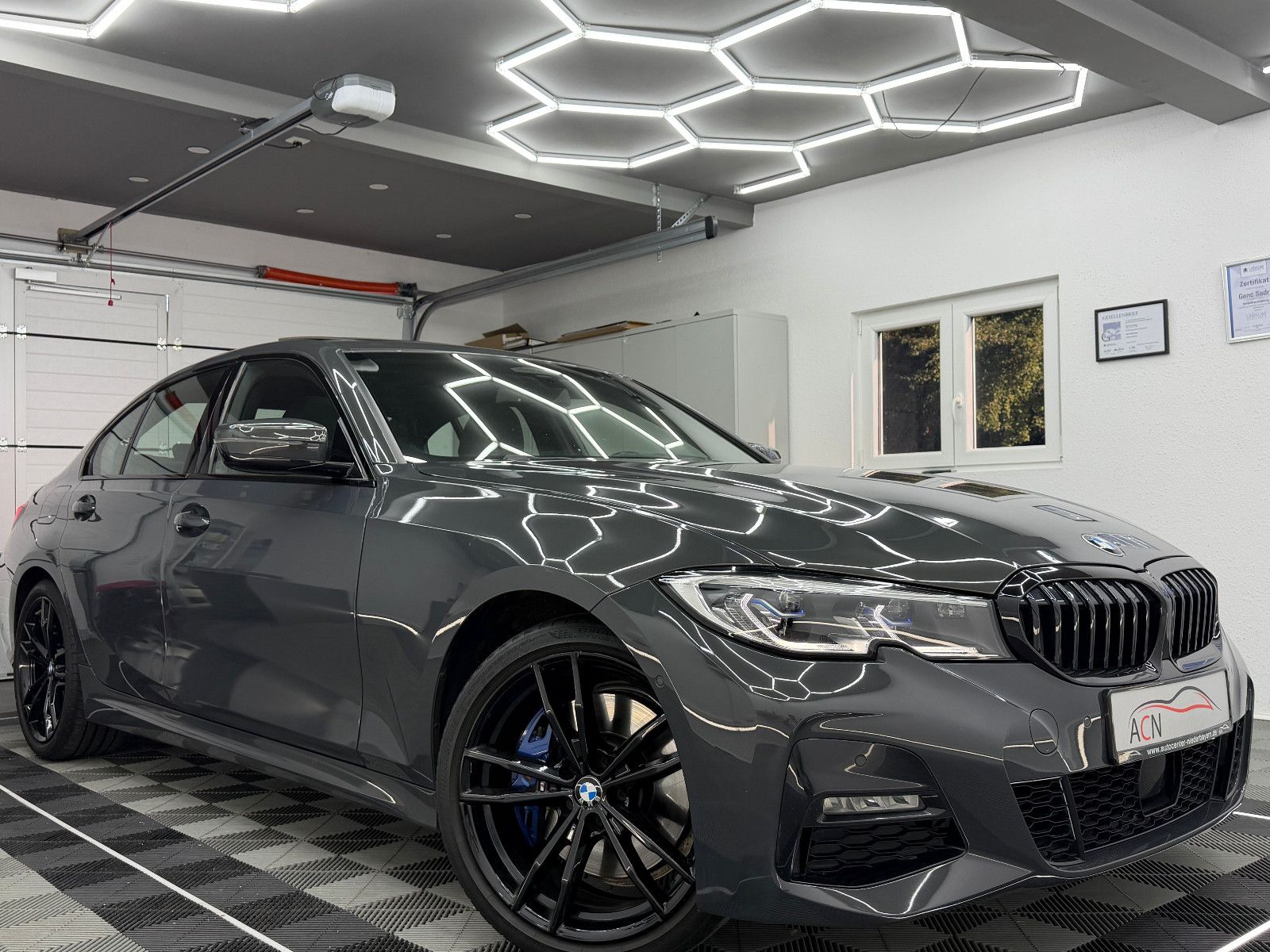 Fahrzeugabbildung BMW 330 i xDrive M SPORT/LASER/H&K/PANO/MEMORY/DE FZ