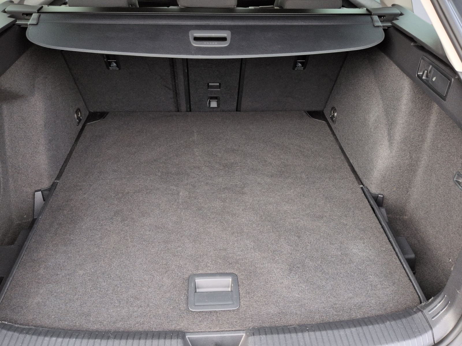 Golf VIII Variant 2.0 TDI DSG Life LED+AHK+NAVI