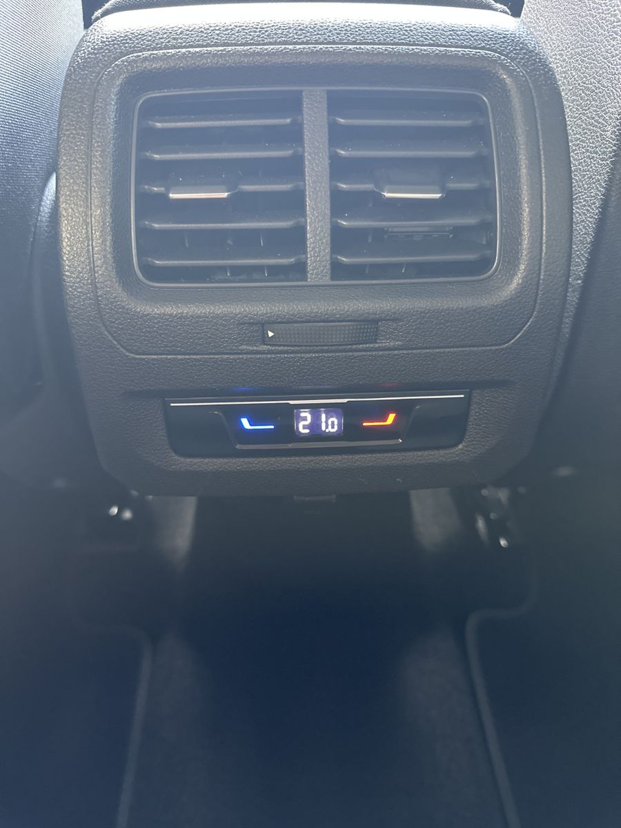 Fahrzeugabbildung Volkswagen Touran 2.0 TDI DSG Highline NAV+LED+ACC+KAM