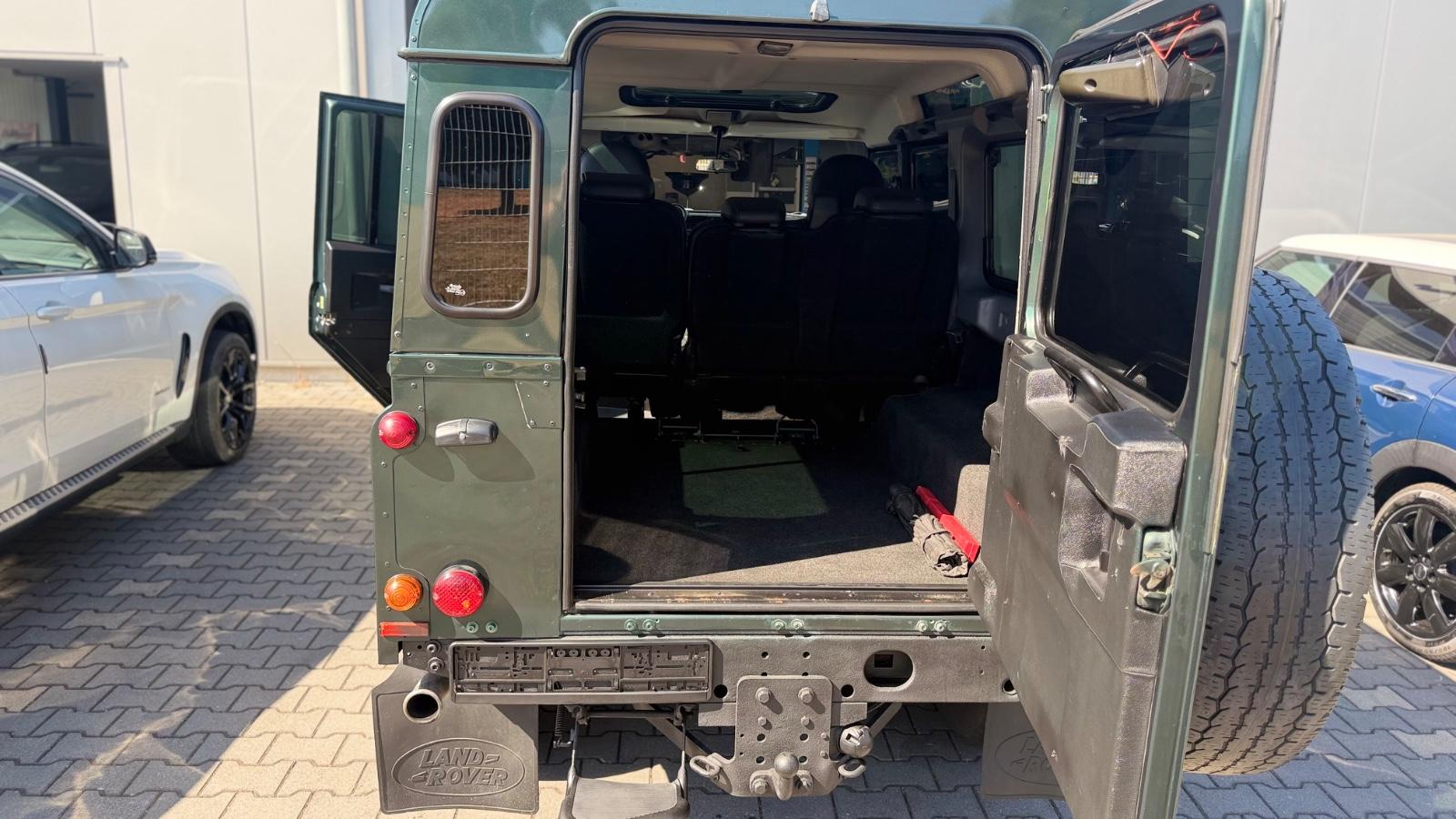 Land Rover Defender 110 Station Wagon 2.4 TD4 | 122 ch | BVM | Sièges sport chauffants | Attelage | Pare-brise chauffant | Jantes alliage
