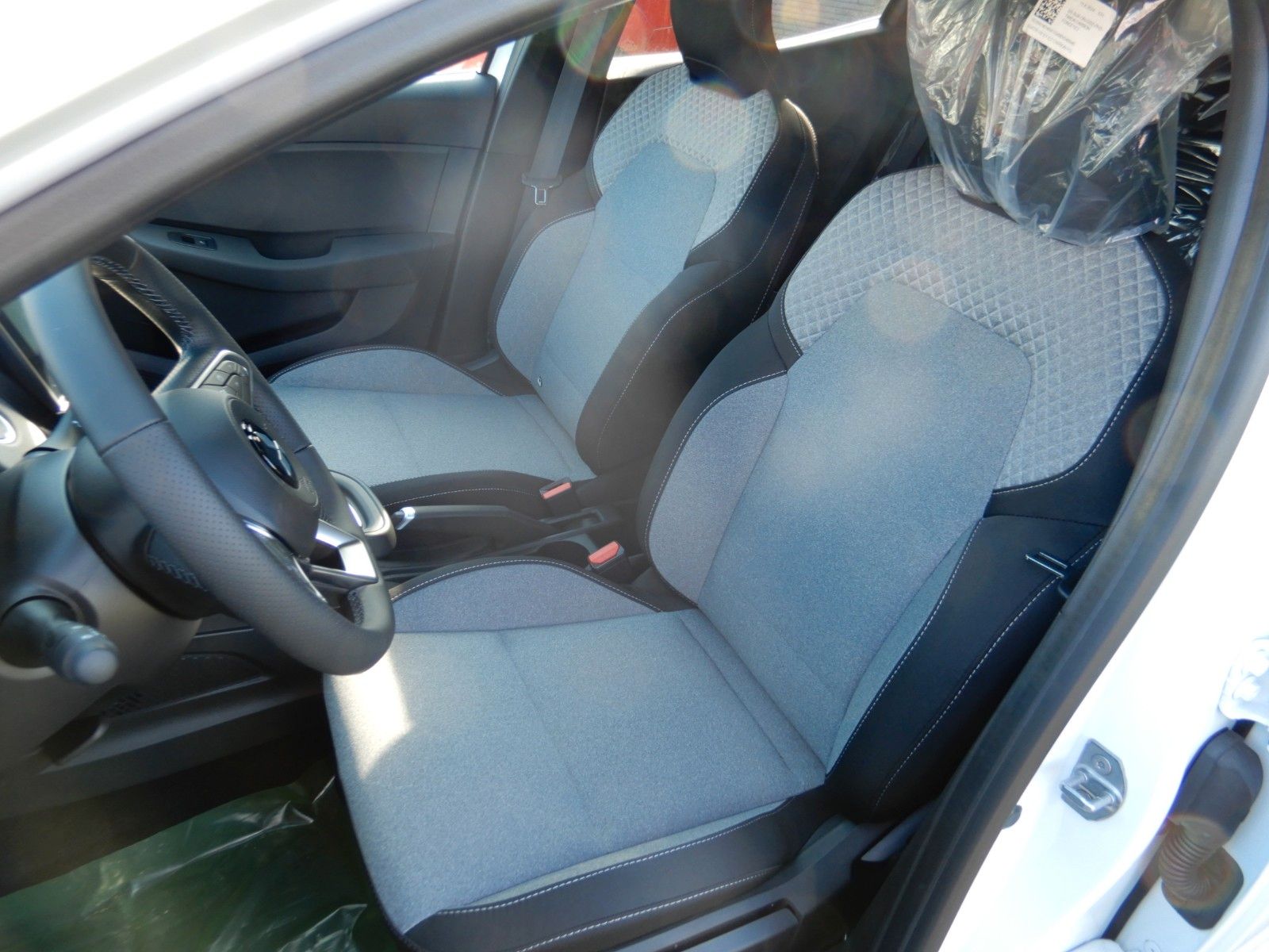 Fahrzeugabbildung Mitsubishi Colt MY25 1.0  Turbo Benziner Plus LED Sitzhzg