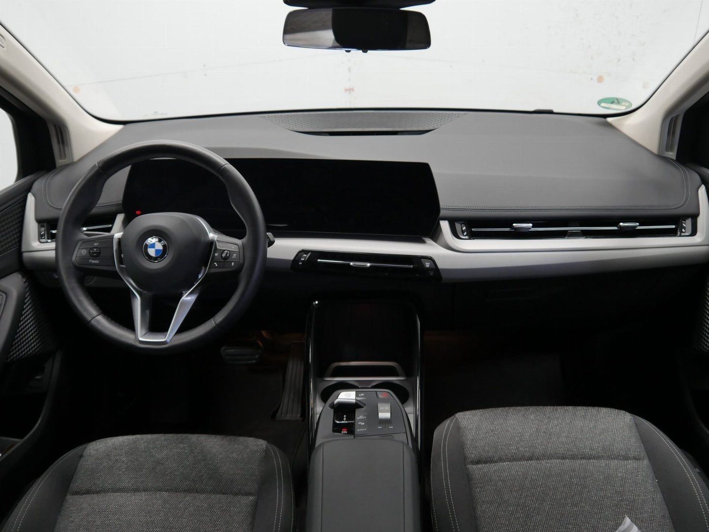 Fahrzeugabbildung BMW 218d AHK Parking Assistent