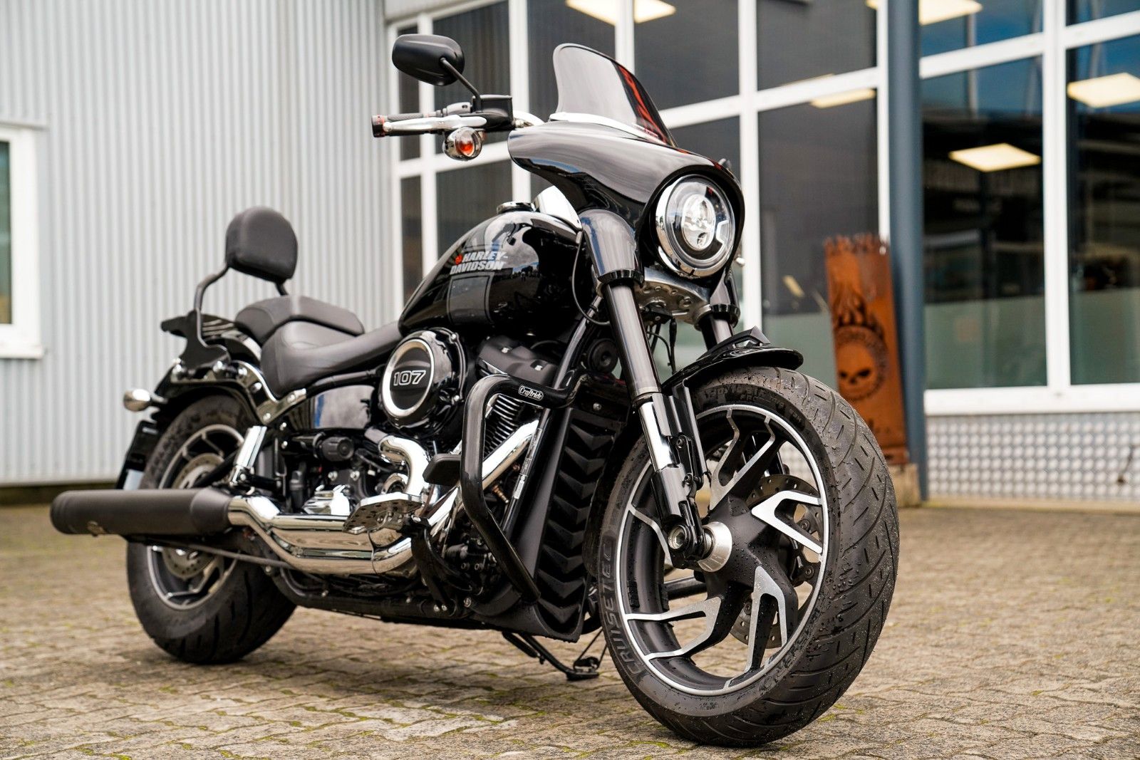 Fahrzeugabbildung Harley-Davidson FLSB Sport Glide 107 cui - Jekill & Hyde