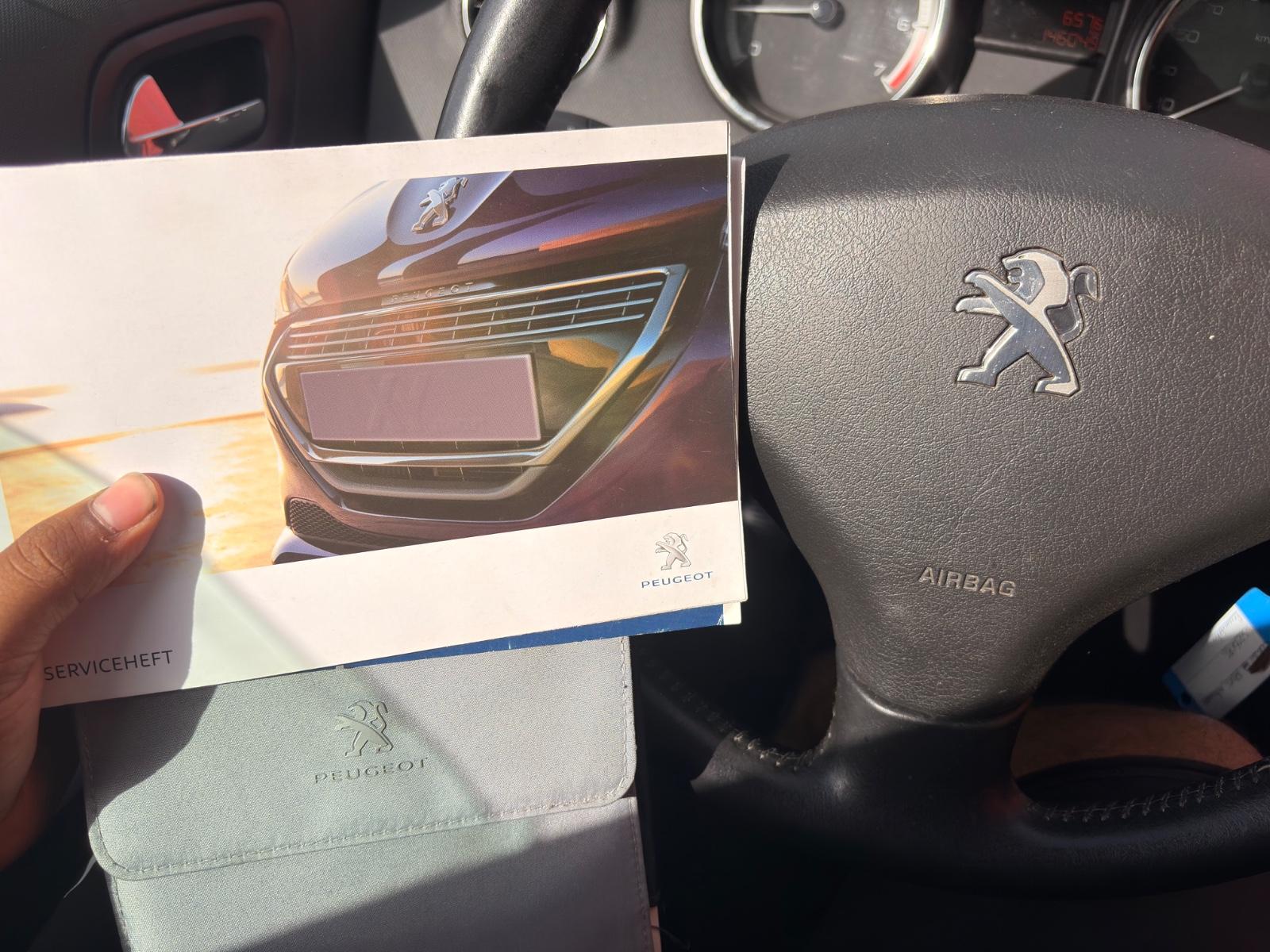 Peugeot 308 2012 — photo 25