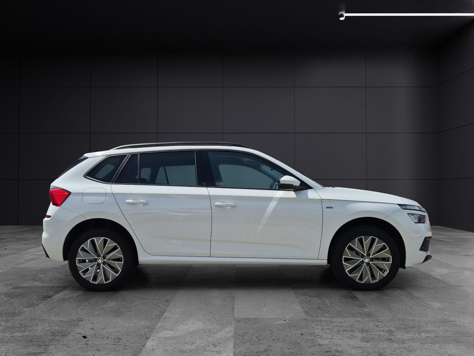 Fahrzeugabbildung SKODA Kamiq TSI Clever LED Navi AID GRA PDC SH LM