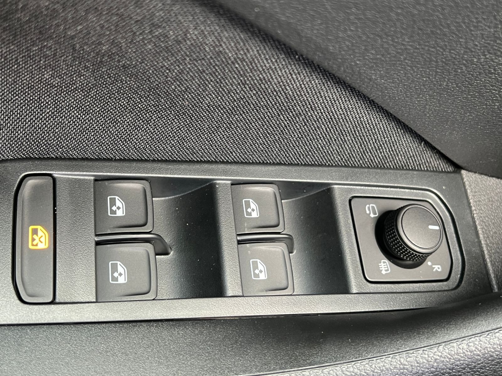 Fahrzeugabbildung SKODA Scala Selection 1.0 TSI DSG *ACC, Sitzhzg., 16'-