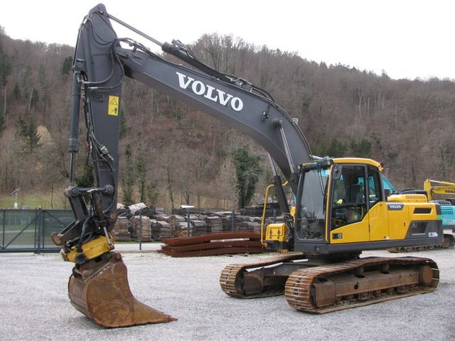 Volvo EC220DN with ENGCON tiltrotator