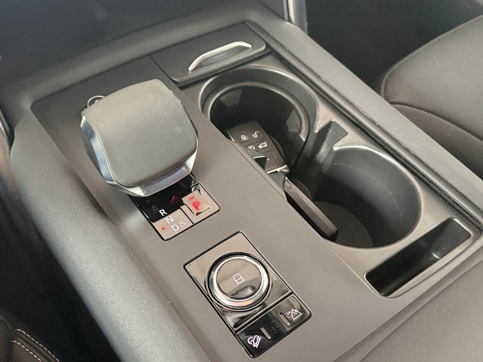 Fahrzeugabbildung Land Rover Discovery 5 R-Dynamic /PANO/MERIDIAN/360°KAM/MEM