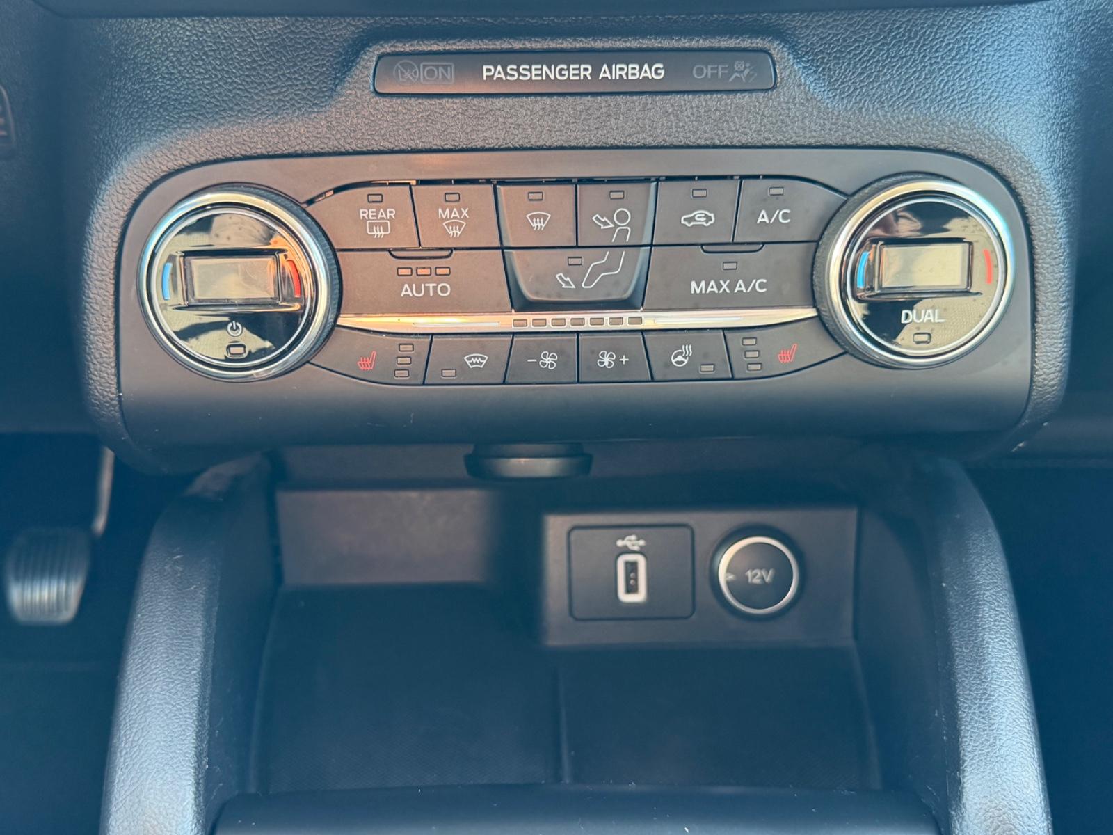 Ford Focus Turnier Cool & Connect Sport Lenkrad