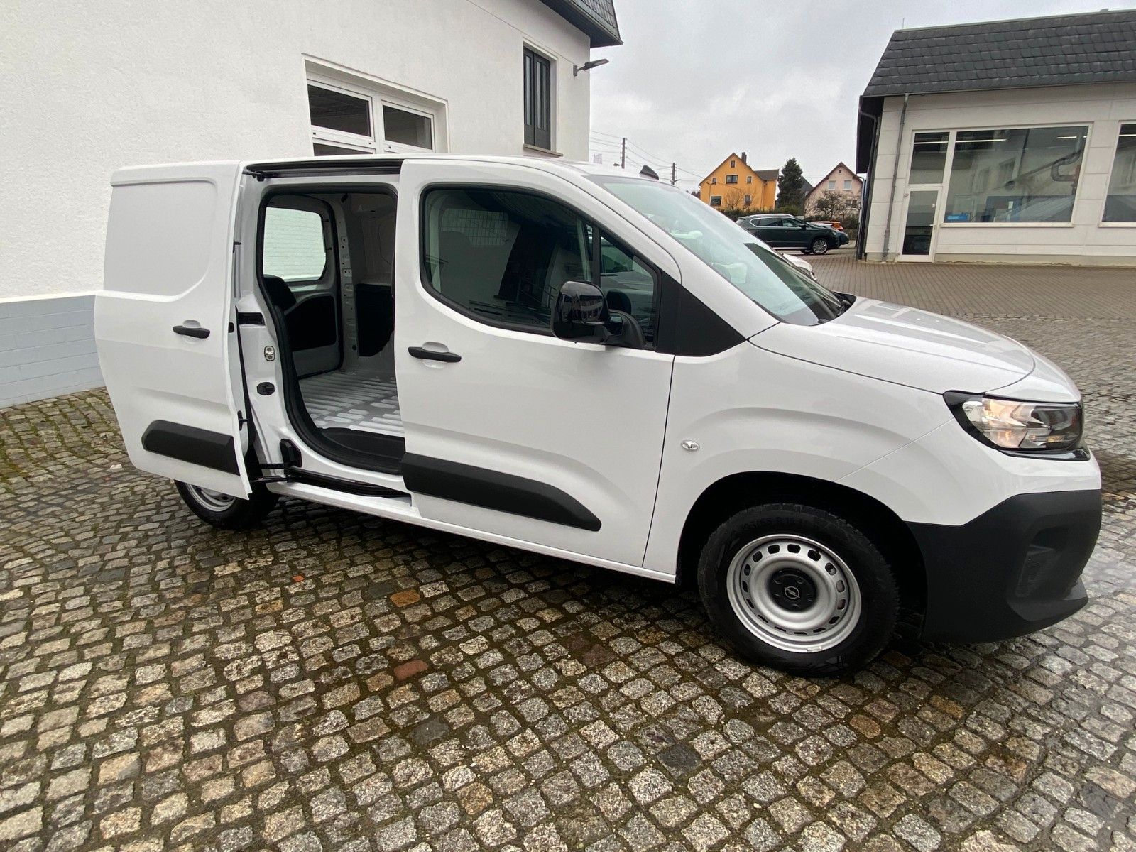 Fahrzeugabbildung Opel Combo Cargo 1,5D *SHZ *PDC *Klima *DAB +Freispe.