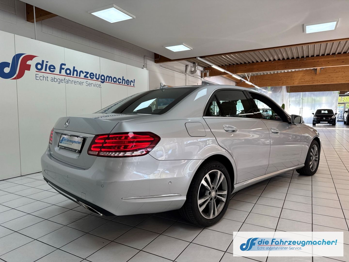 Fahrzeugabbildung Mercedes-Benz E 200 CGI BlueEf.Avantgarde LED Klimaaut Ambient
